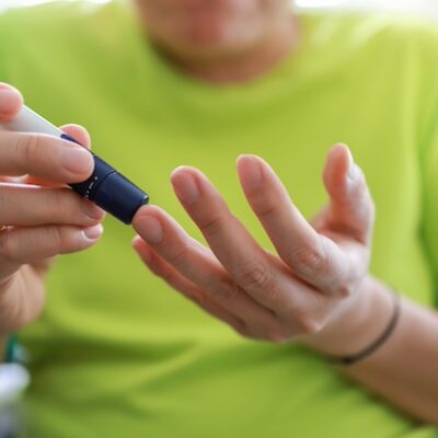 Man using diabetes pen.