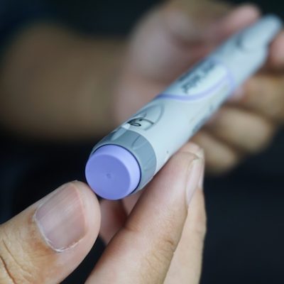 Man holding a Mounjaro pen.